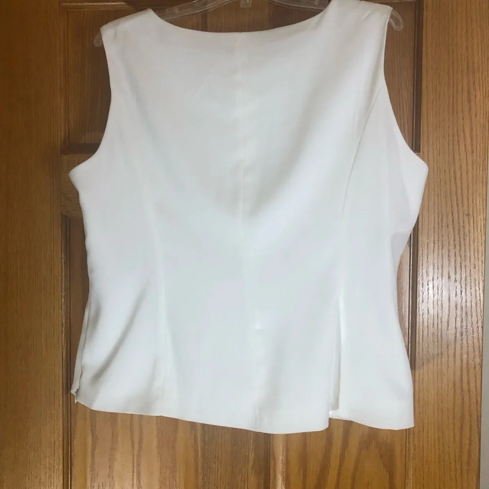 Lisa Rene White Women's Skirt Set with Decorative Belt